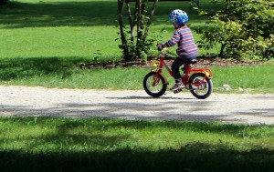 Mit dem ersten eigenen Fahrrad lernt man Fahrradfahren