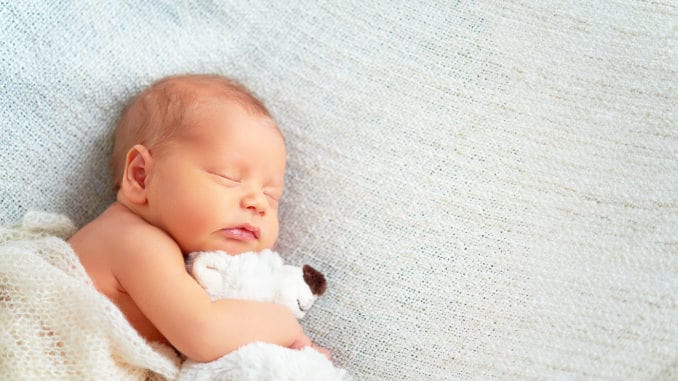 Gesunden Schlaf fördern: Bettwäsche, Betten und Rituale für Kinder